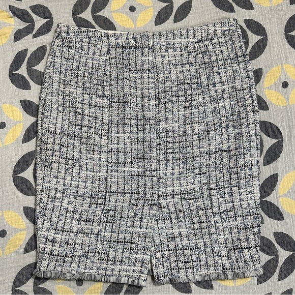 Ann Taylor Petite size 12 nubby skirt with fringe hem, back slit - Picture 11 of 11